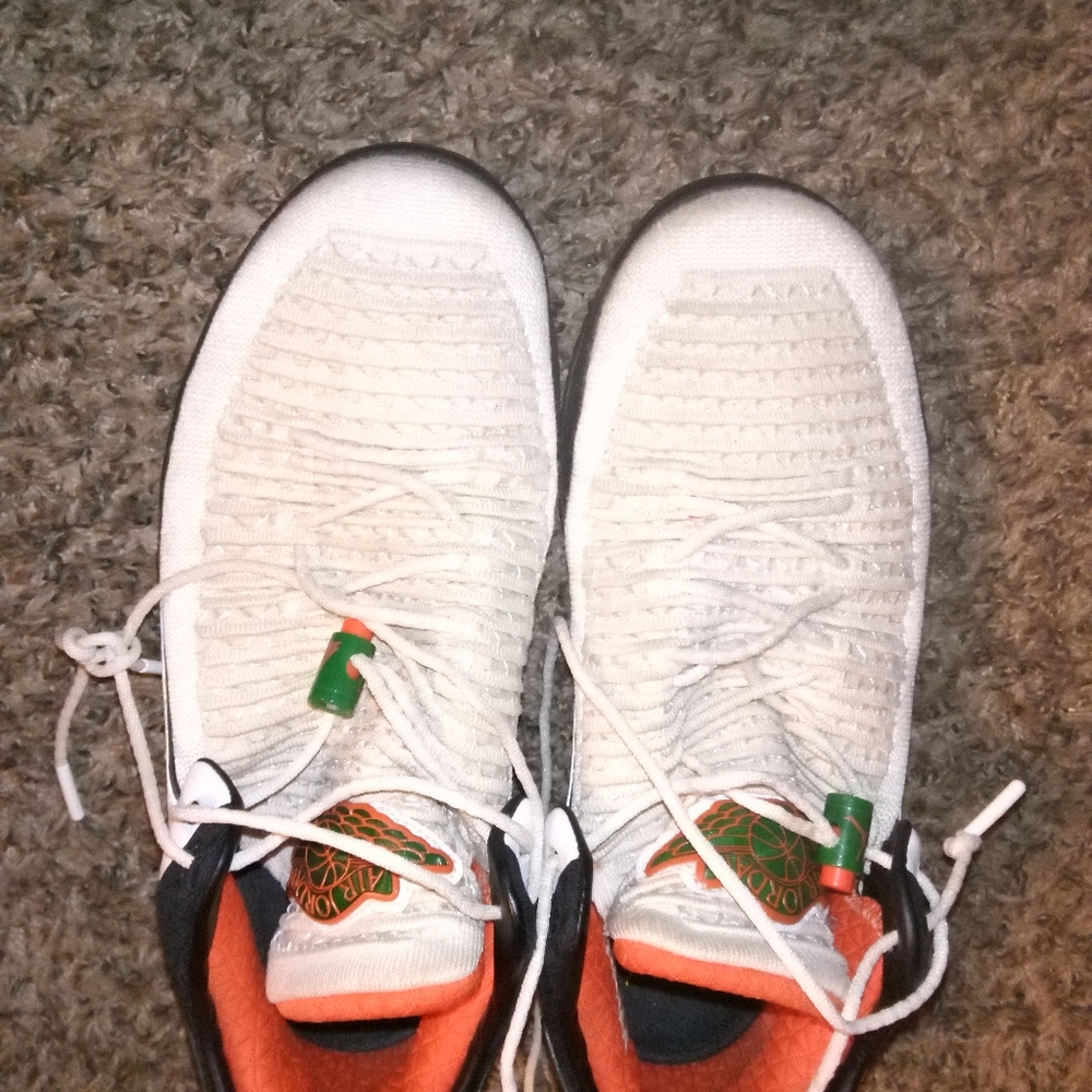 NIKE AIR JORDAN XXXII LOW FLORIDA GATORADE BE LIKE MIKE